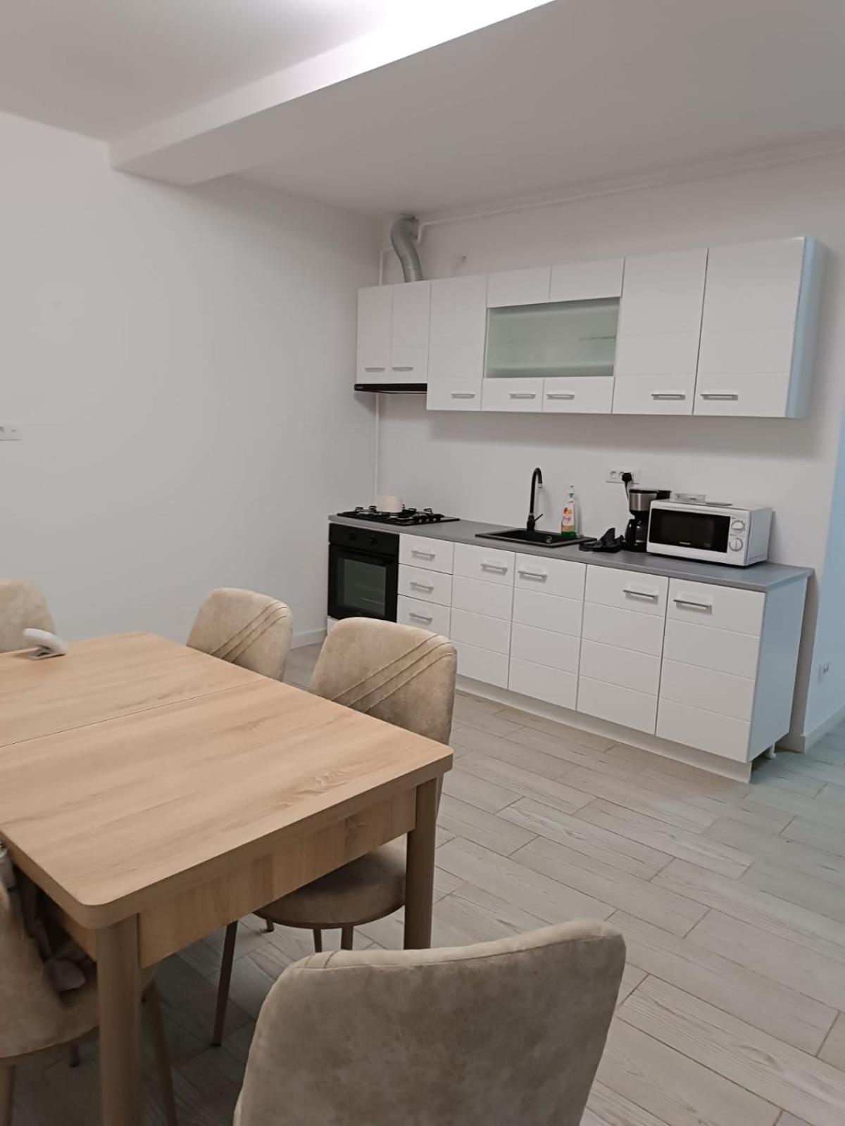 Apartament 2 Camere, Bloc Nou, Langa Promenada Moll, Capacitate 4 Persoane كرايوفا المظهر الخارجي الصورة